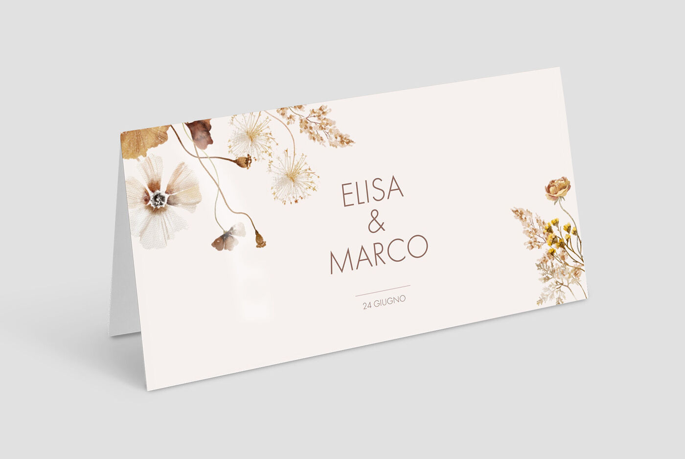 Un meraviglioso voucher minimalista per un matrimonio, personalizzato con i nomi 'Elisa & Marco' e motivi floreali.