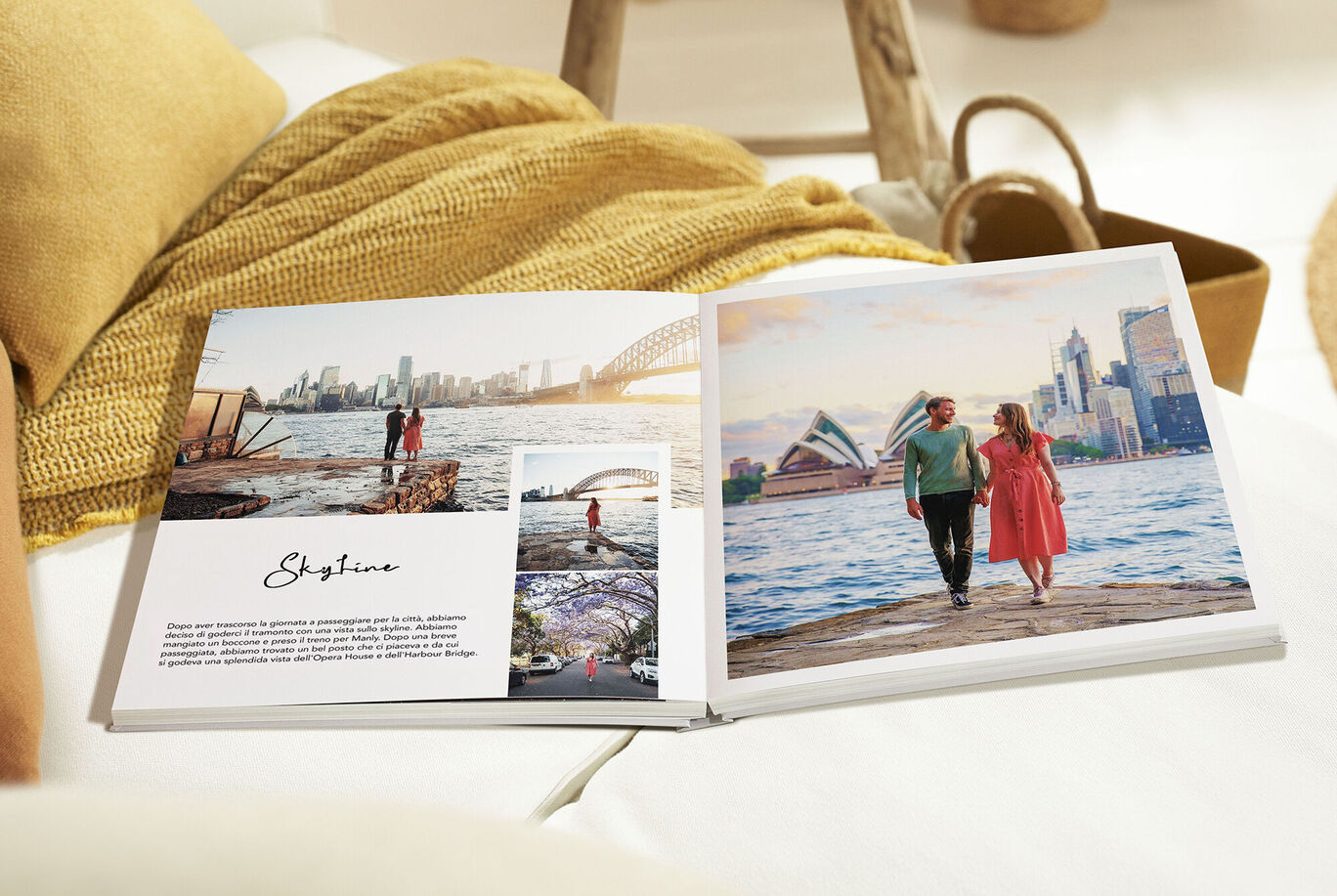 Una pagina aperta di un CEWE FOTOBUCH mostra una coppia accanto all'acqua a Sydney.