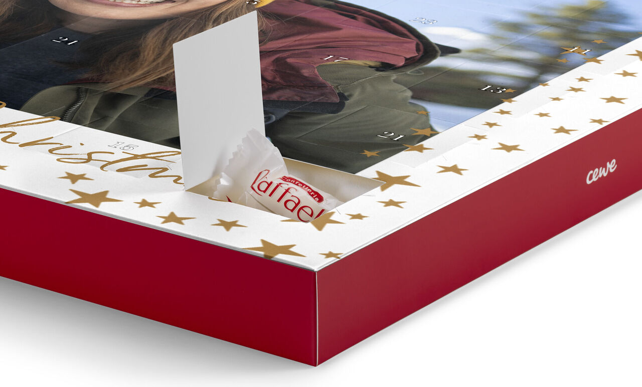 Calendario dell'Avvento con dettagli affettuosi e un regalo sorpresa.