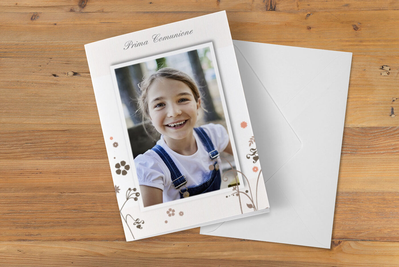 Una bellissima cartolina per la comunione con design floreale.
