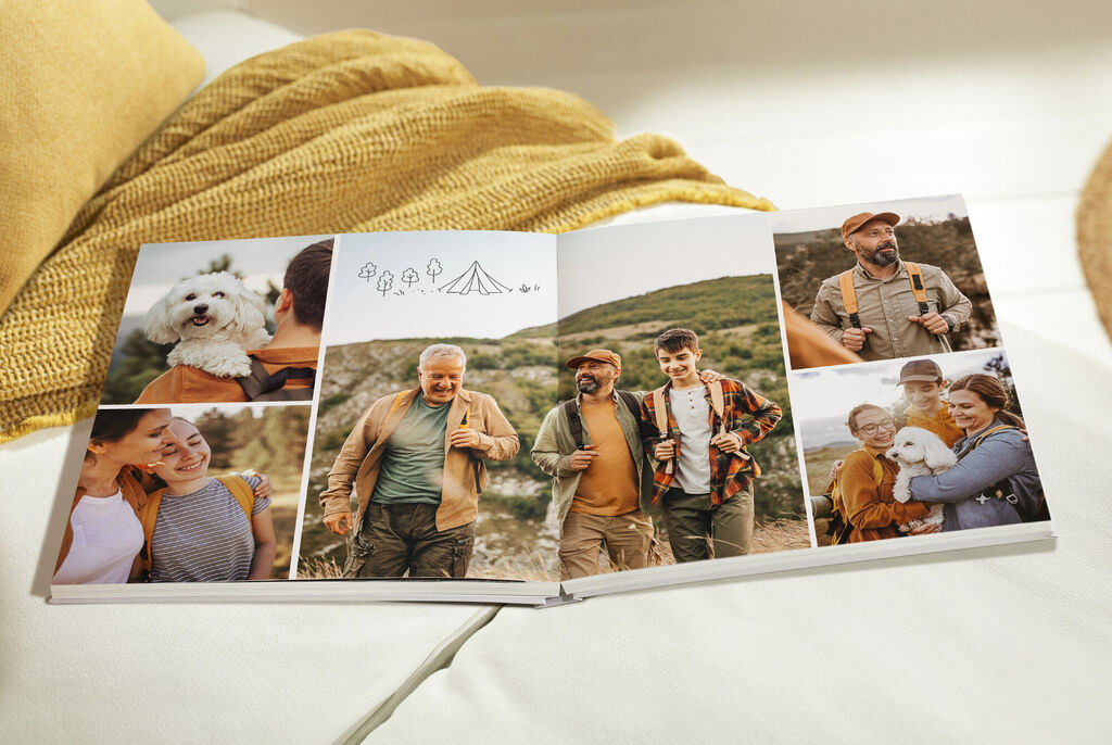 Un CEWE FOTOBUCH aperto con foto di persone nella natura, che mostrano gioia e comunità.