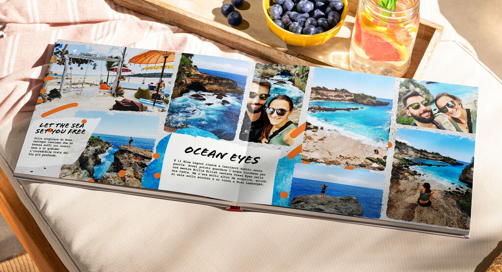 Pagine colorate di un libro fotografico CEWE con ricordi di una vacanza al mare