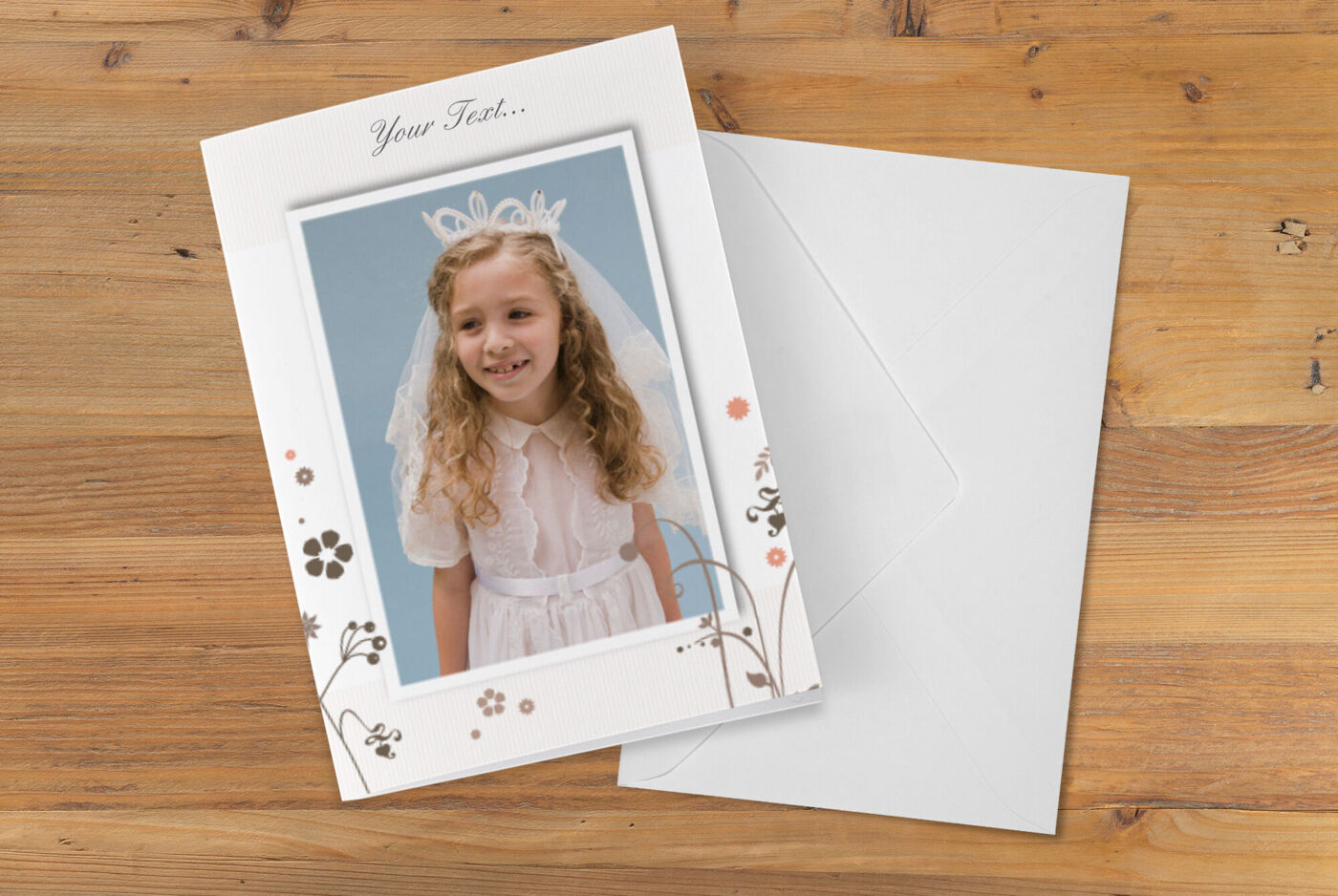 Un bel design di cartolina personalizzata con un bordo floreale e spazio per un testo personale.