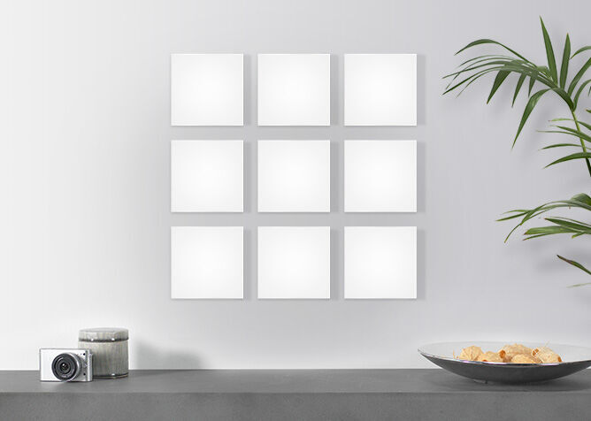 Nove lastre fotografiche vuote per decorare un muro.